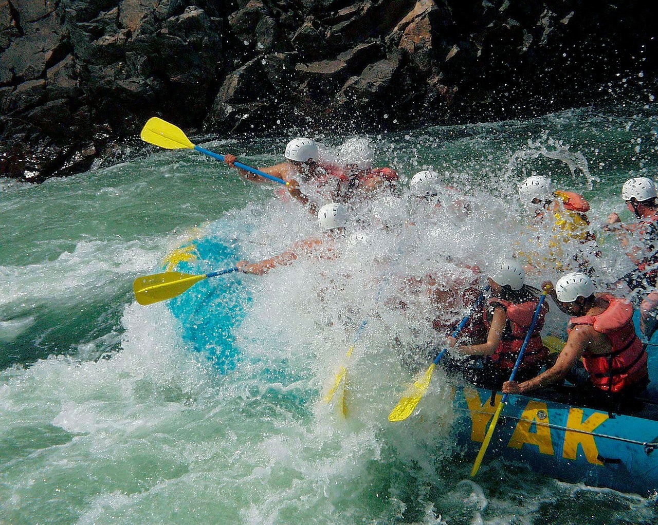 river-rafting-50112_1280